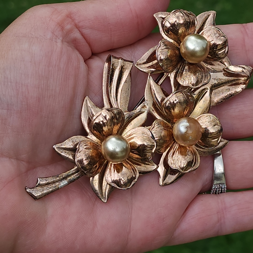 Large vintage sterling silver flower pin brooch faux pearls gold tone floral - Picture 6 of 10